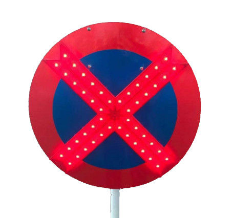 Signo de advertencia LED de alto brillo con altura ajustable y diseño impermeable para el control del tráfico