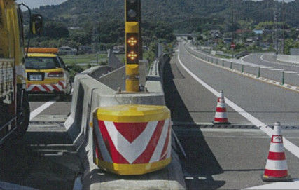 El camión del barnizado electrostático montó el tipo integrado del atenuador