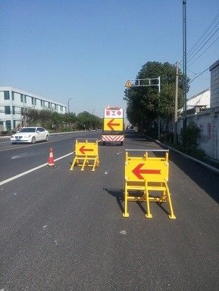 Atenuador montado camión del zumbador de la aleación de aluminio 80km/H absorber la fuerza del impacto